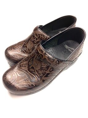 Dansko Brown Tooled Leather Clogs Comfort Shoes 38 / 7.5-8
